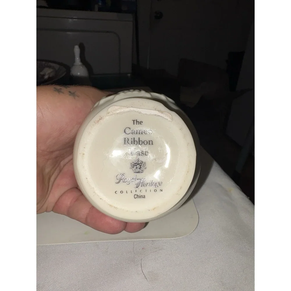 Royal Heritage Collection Vintage The Cameo Ribbon Vase